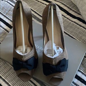 Adrienne Vittadini never worn heals